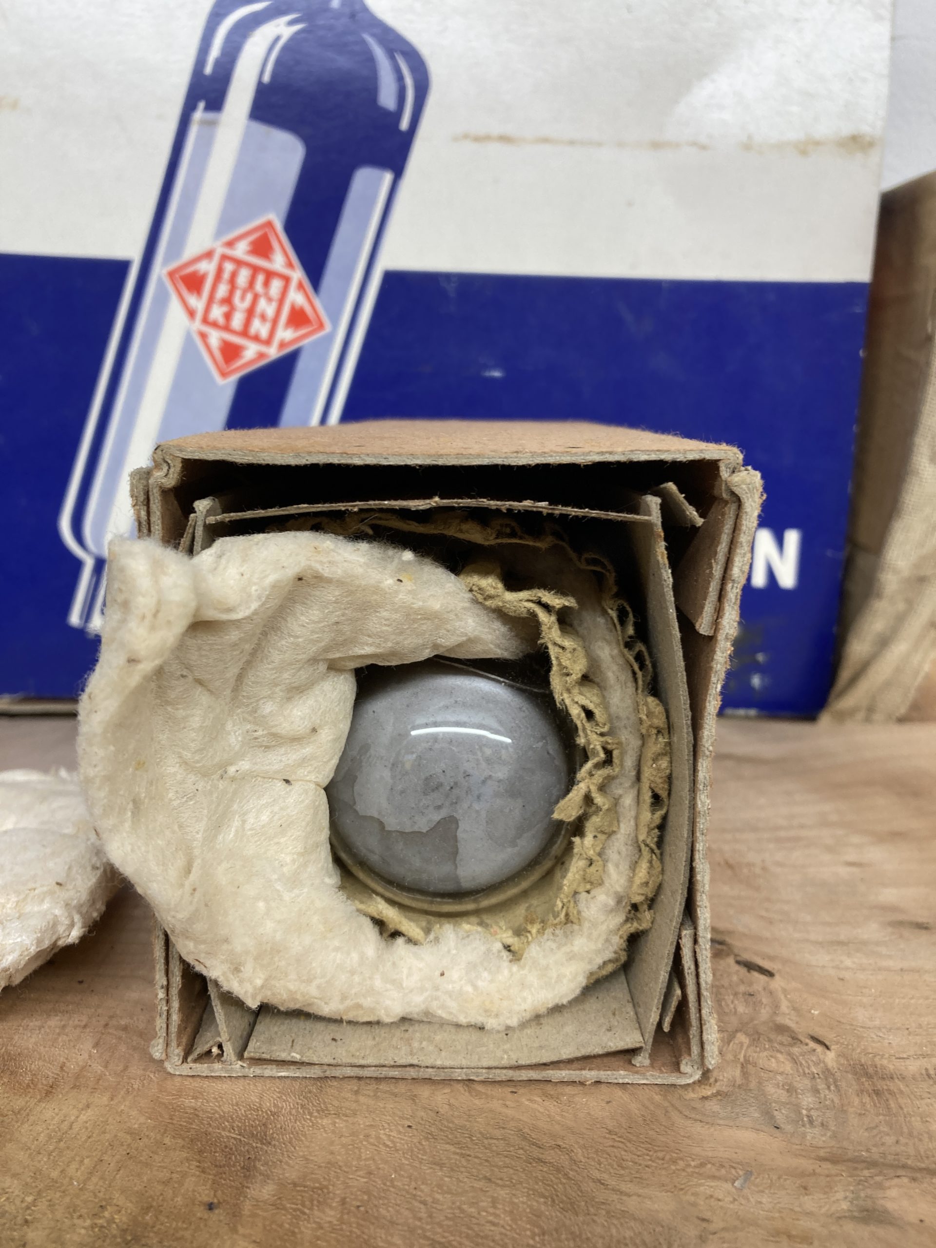 CV1199/NS2, NOS/NIB, super rare collectors item, WWII military tube - Image 4