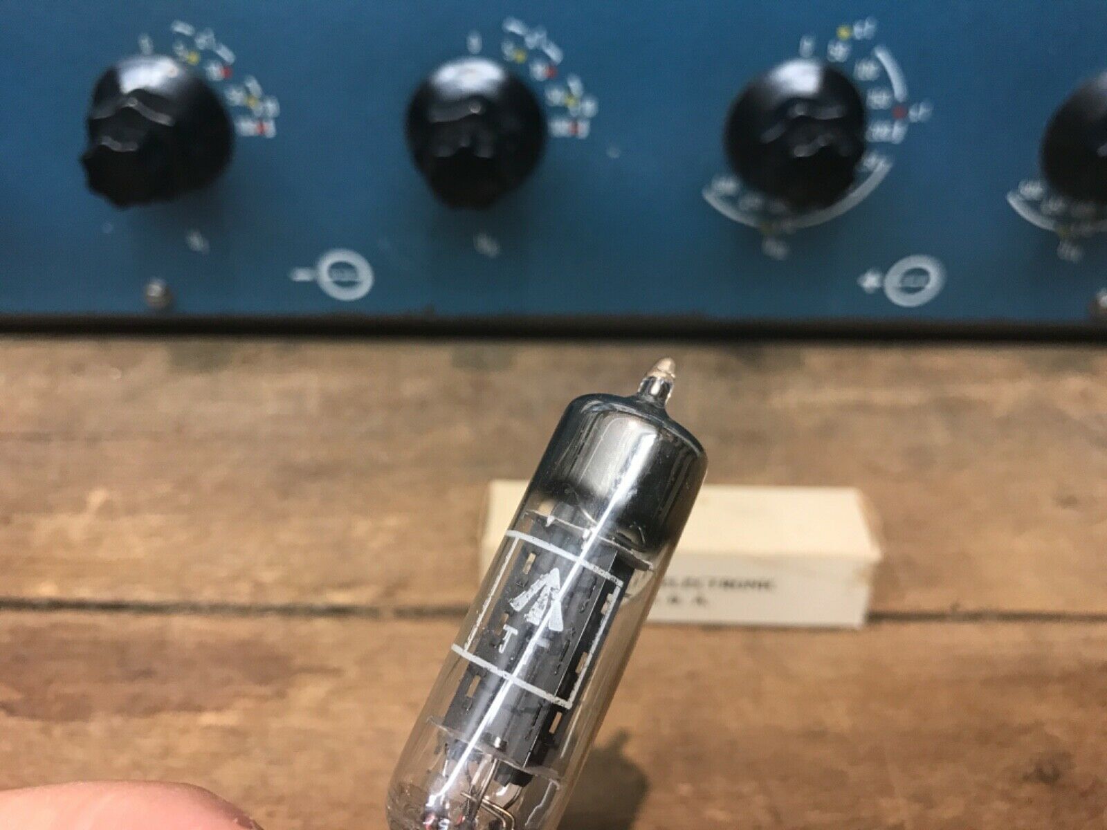 EZ90 6X4 CV493 U78 Mullard, true NOS/NIB, D/square-getter 1951? - Image 4