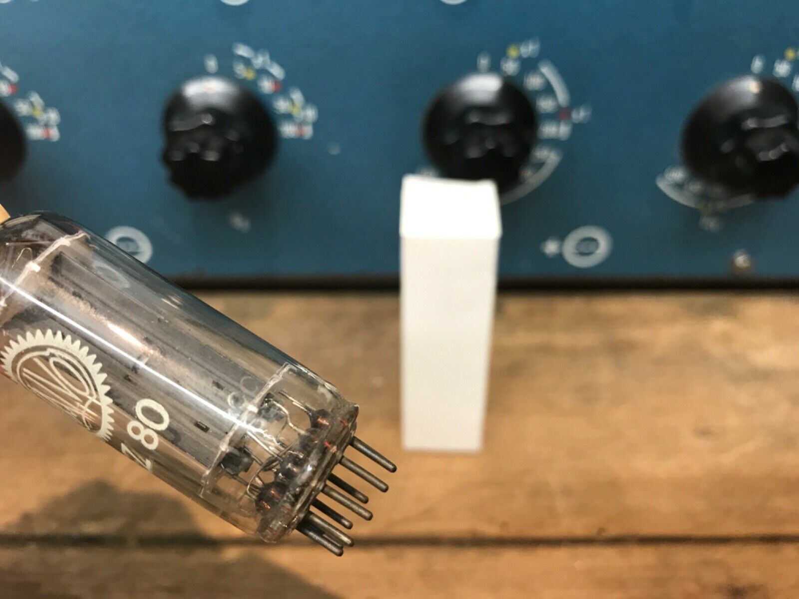 EZ80 6V4 Valvo, NOS, declined D-getter, made 1958 in Barcelona, x-rare! - Image 4