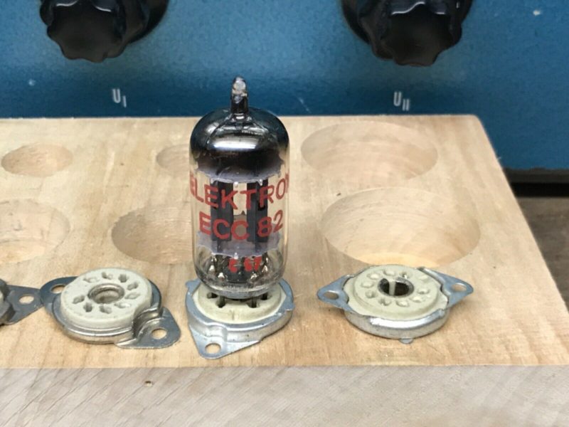 ECC82 12AU7 Siemens long plate, D-getter, tests NOS+, 1956 Munich