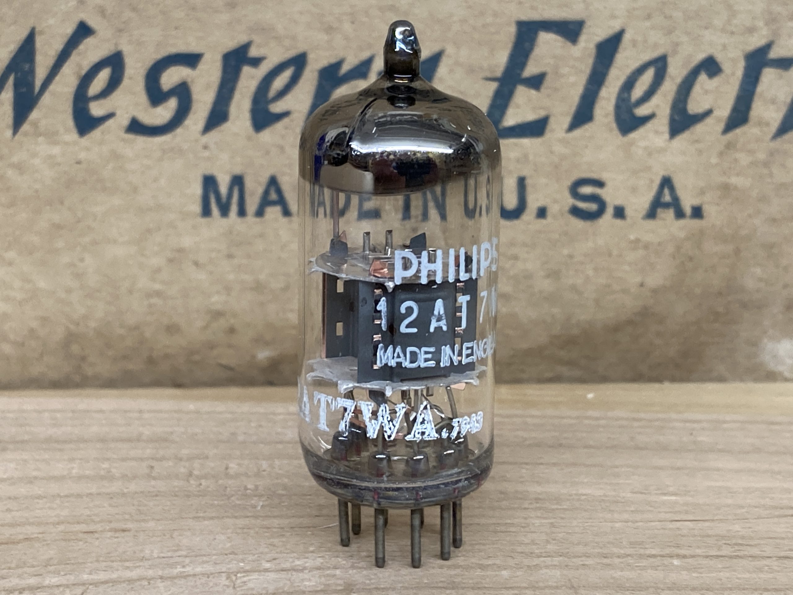 ECC81 12AT7WA/CV4024 Philips/Mullard, copper rods, true NOS - Image 2