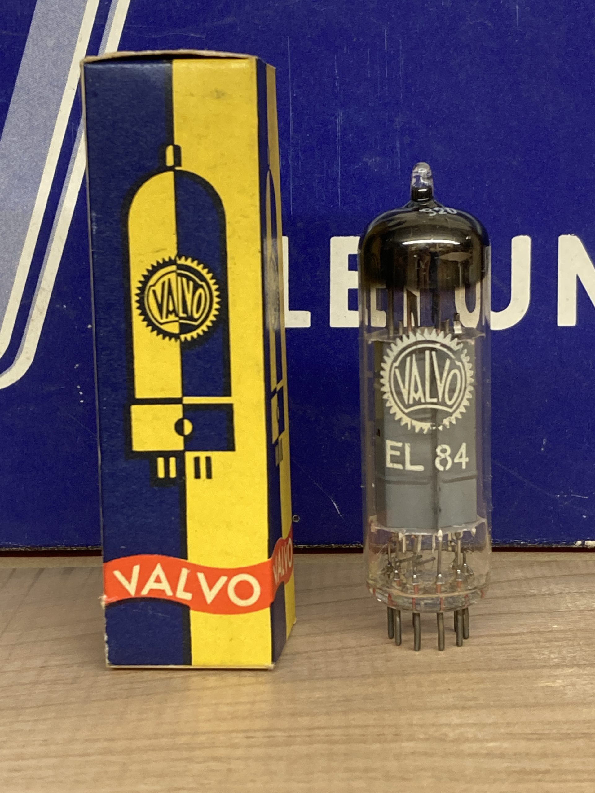 EL84 Valvo, very first series with solid eliptical getter. Still sealed! One pair (2) - Image 4