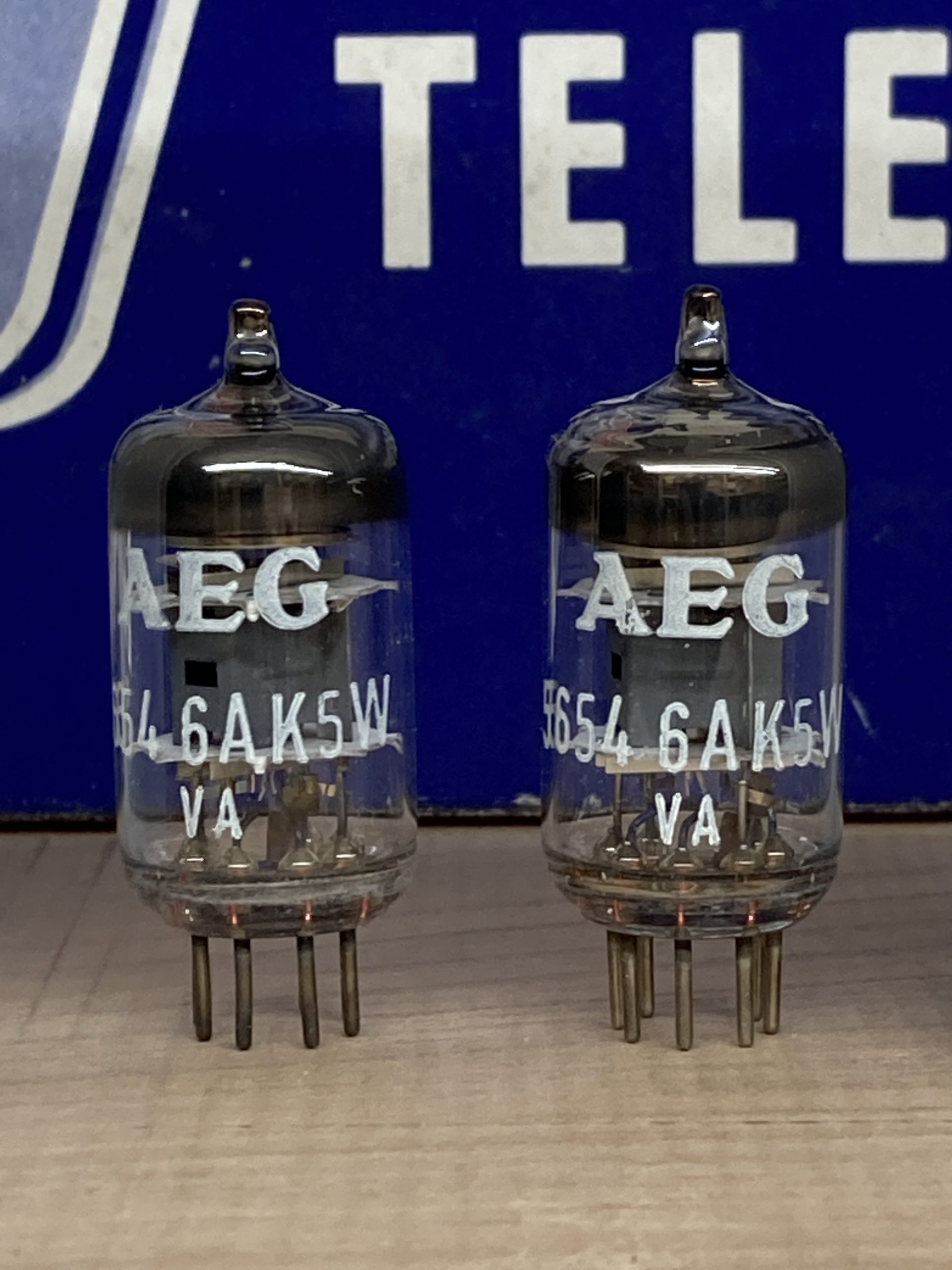 6AK5W Telefunken, 5654, EF95 true NOS/NIB, diamond , milspec, matched pair (2) - Image 2