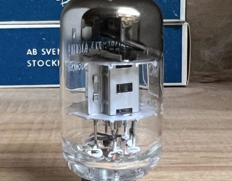 6AK5 EF95 SER/LM Ericsson, big horseshoe getter, chrome plates (single piece)