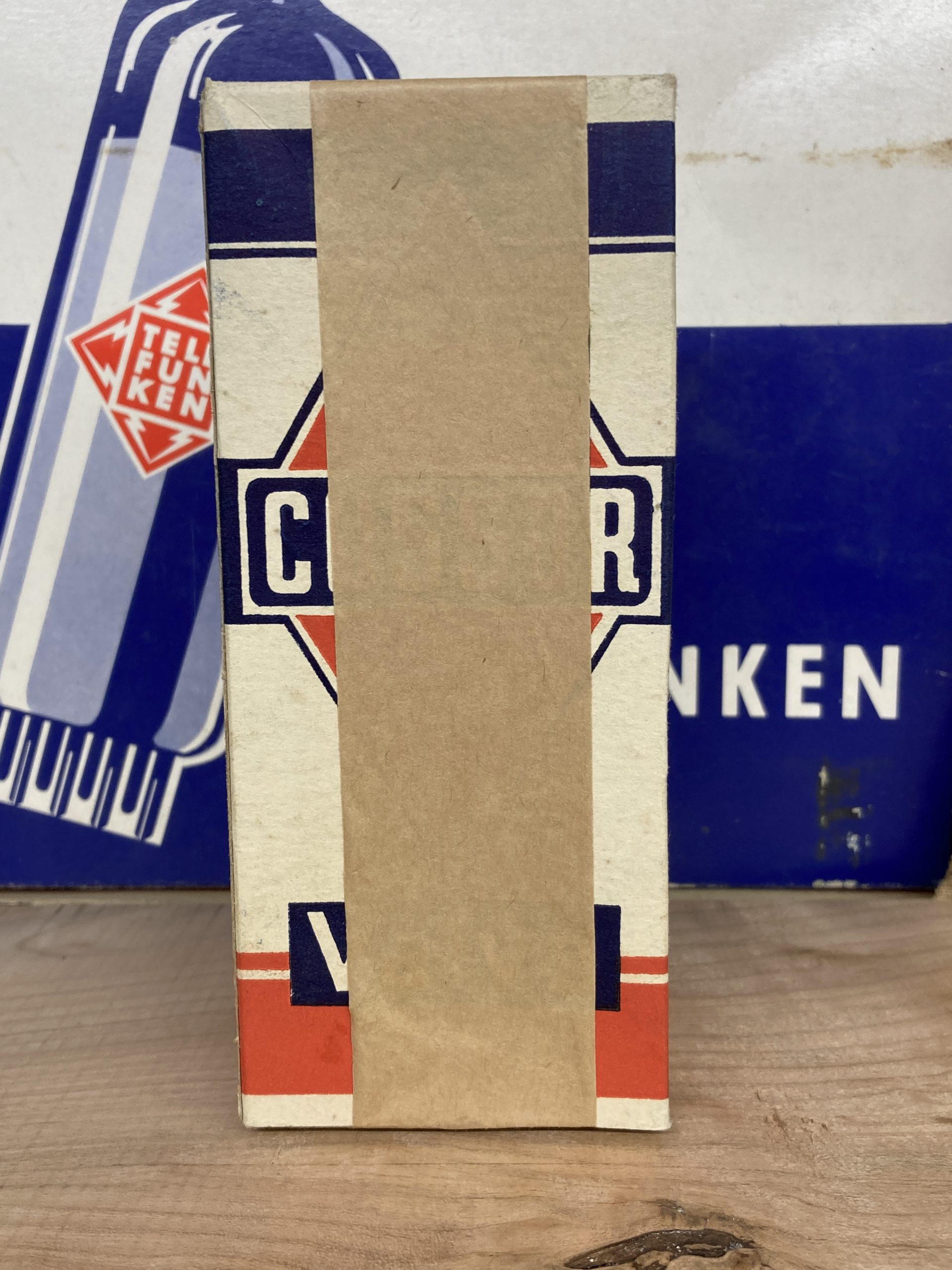 SU 2150A Cossor, beautiful and rare steam punk tube from the 1940ies, new in original, sealed box - Image 2