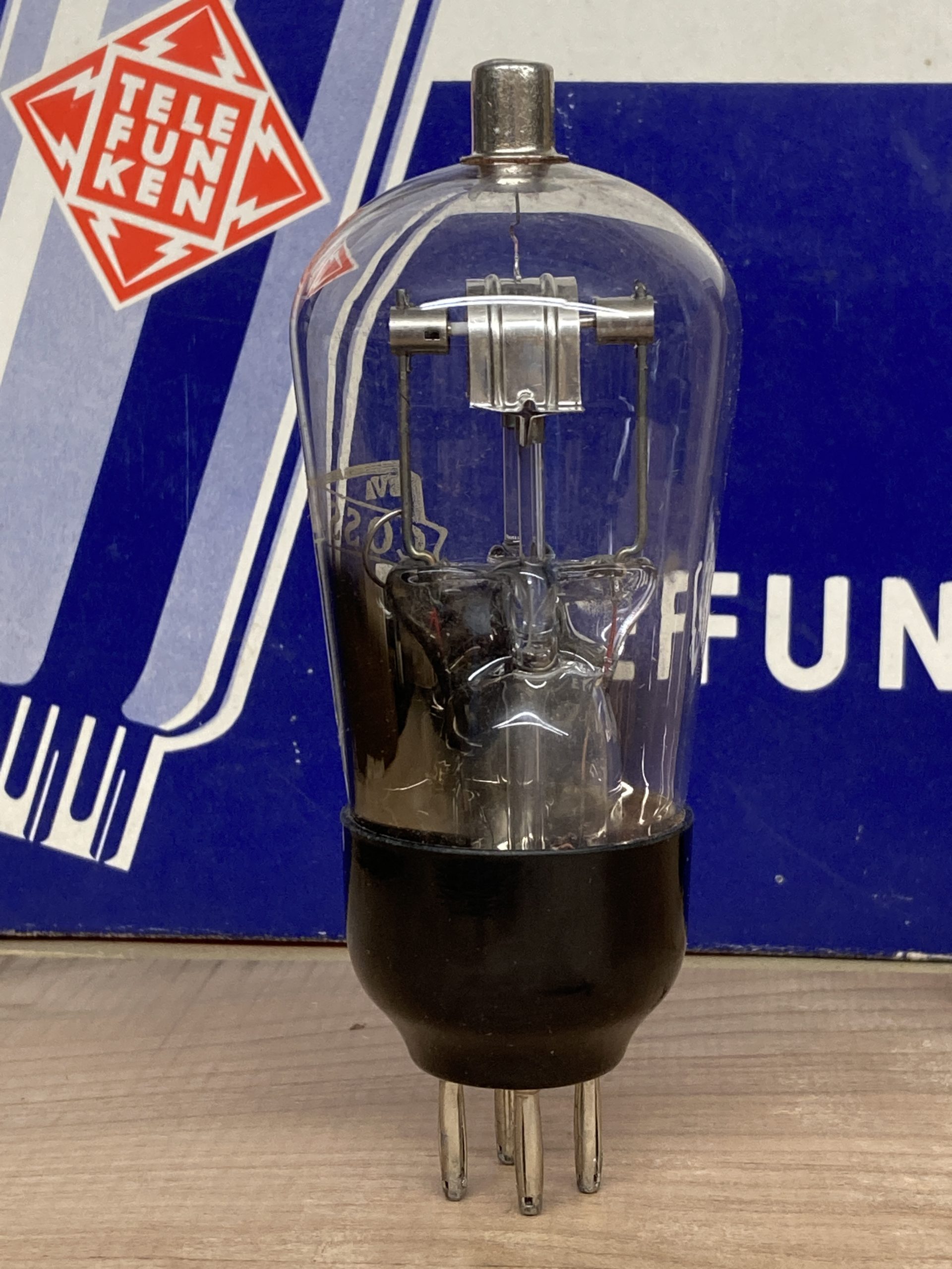 SU 2150A Cossor, beautiful and rare steam punk tube from the 1940ies, new in original, sealed box - Image 5