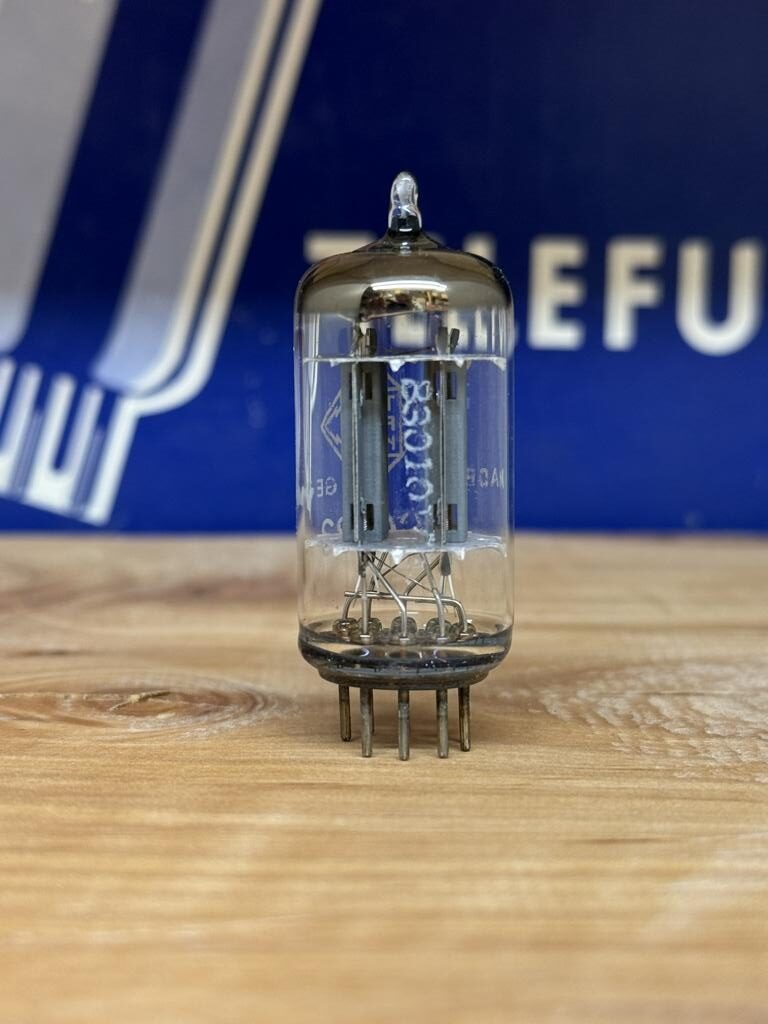 ECC83 Telefunken <> diamond, smooth plates, tested and guaranteed - Image 2