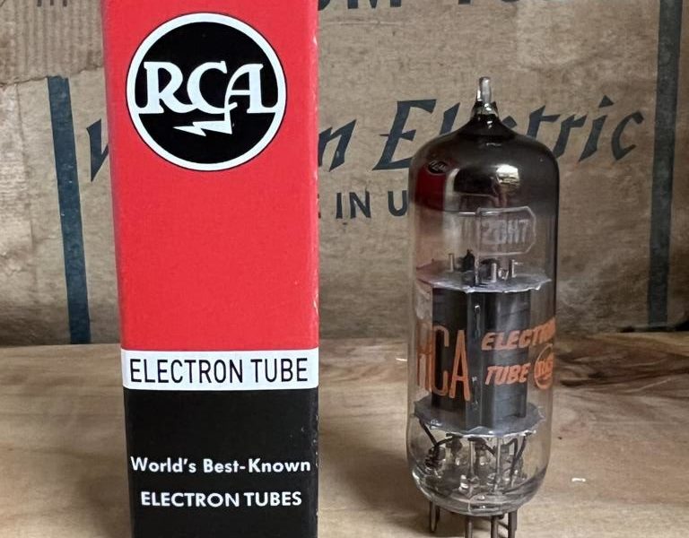 12BH7 RCA, NOS, black plate, big horse shoe getter