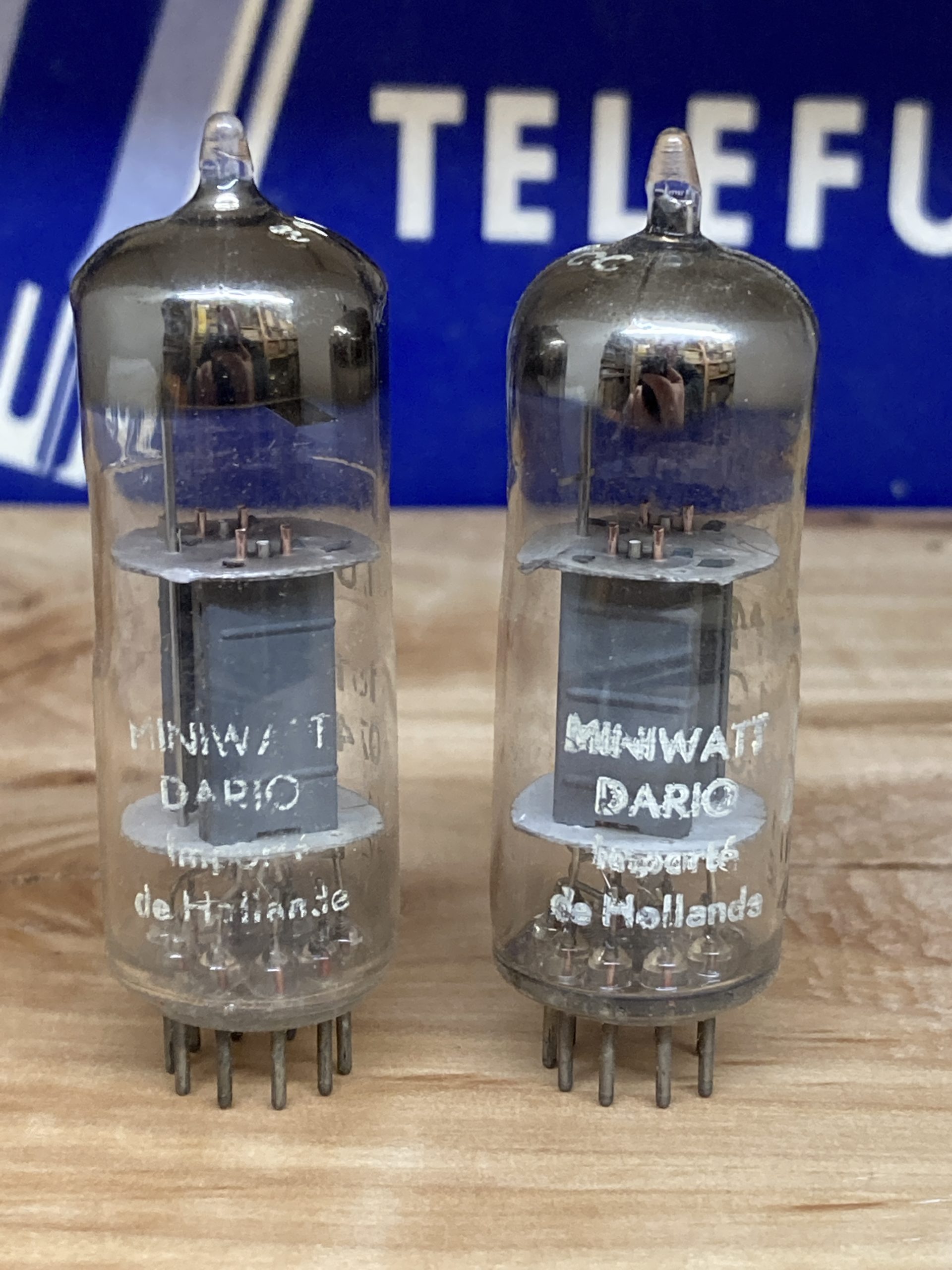 E181CC Dario Miniwatt/IBM, pinched waist, D-foil getter, NOS, one pair - Image 3