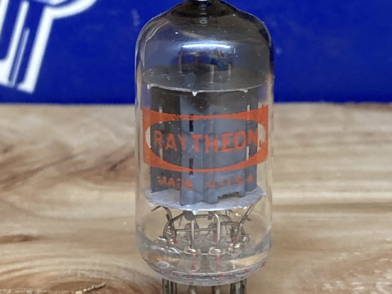 12AX7A / ECC83 Raytheon, tests like new