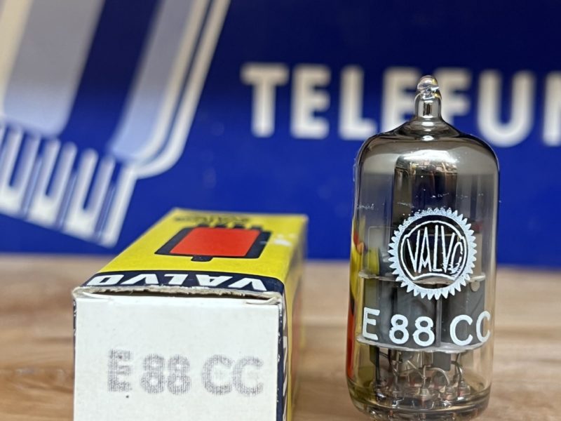 E88CC 6922 CCa Valvo, gold pins, long life version, NOS/NIB tested & guaranteed