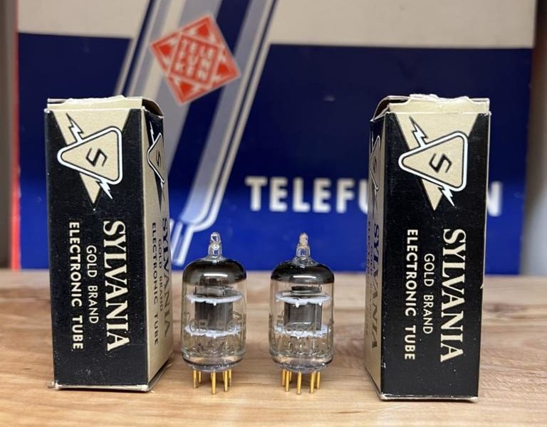 6AK5 5654 Sylvania Gold Brand, milspec, square getter, super strong pair