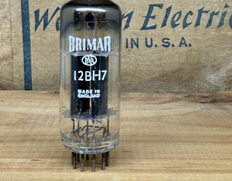 12BH7A Brimar, NOS, long black plate, square/rectangular getter