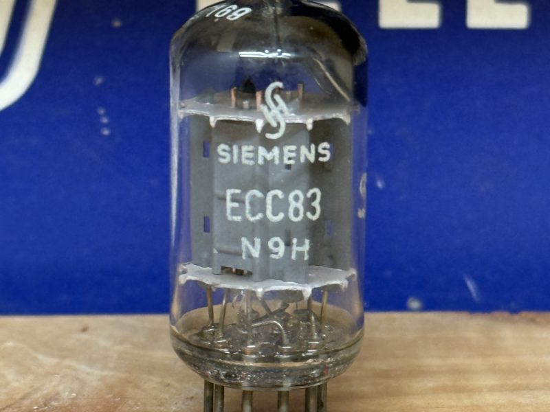 ECC83 12AX7 Siemens, long plate, mCN series, declined D-foil getter, extremely rare