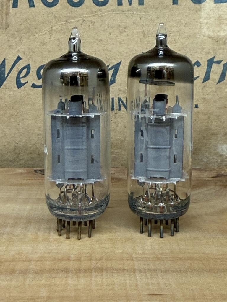 12BH7A GE, short grey plate, round getter - Image 3