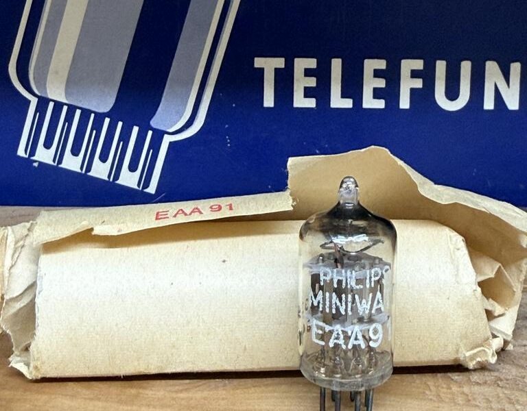 EAA91 EB91  6AL5 Philips/Mullard, true NOS/NIB, square-getter
