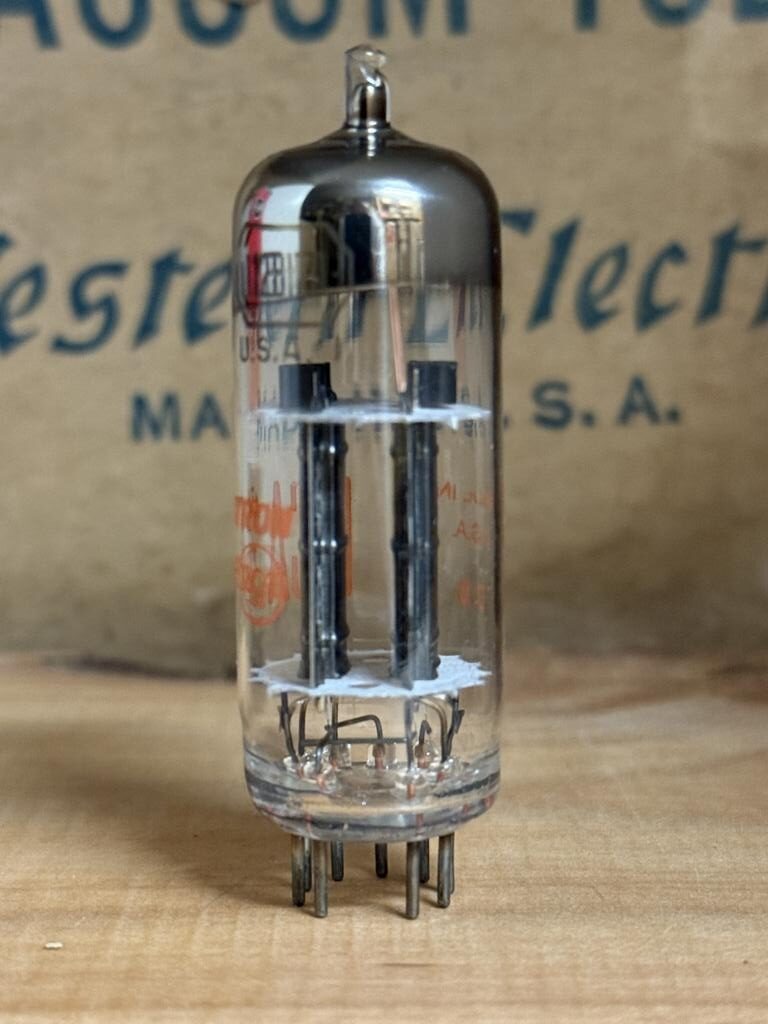 12BH7A RCA, NOS, black plate, round getter - Image 3