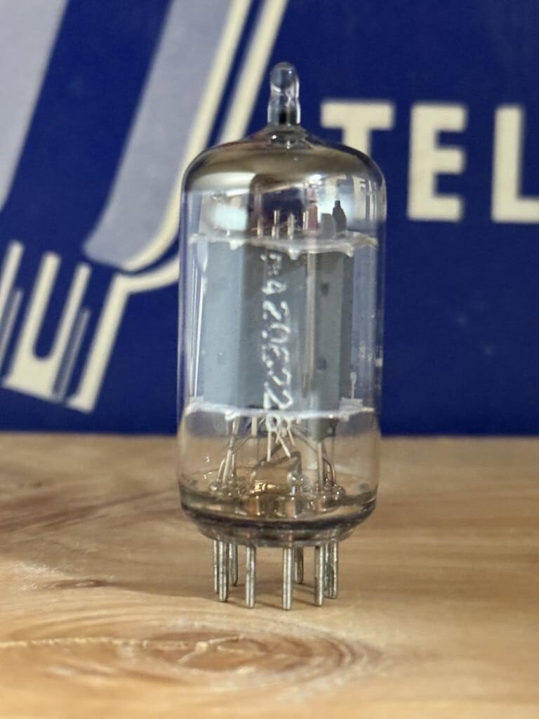 ECC82 12AU7 Telefunken, slightly used, tests great, diamond <> on bottom - Image 3